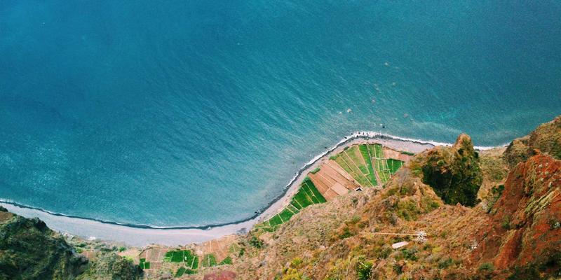 在地化旅行与慢速探索：一种颠覆打卡式观光的生活方式灵感